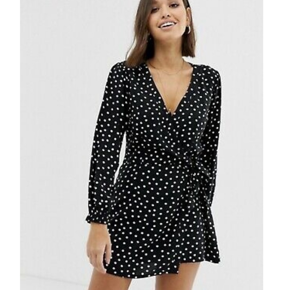 ✨NWT! A&F POLKA DOT BLACK ROMPER “XS”❤️